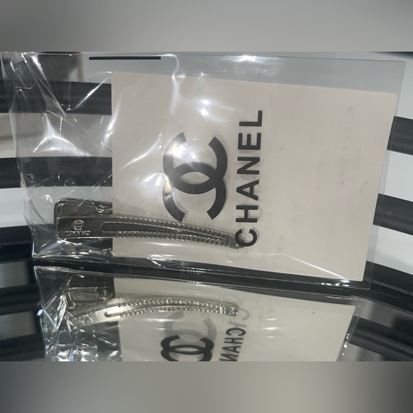NEW Chanel Beauty Hair Clips CC Rhinestones - Picture 5 of 7